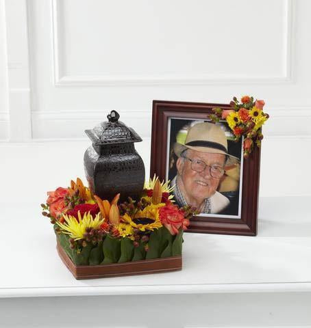 The_FTD_Glorious_Tribute_Arrangement_0f8f63a6-9b37-430b-956f-991269381340_large-a.jpg