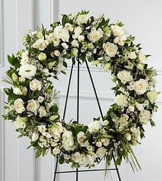 The_FTD_Splendor_Wreath_603bfee1-9338-4697-ad7b-52cab8308a24_large-a.jpg